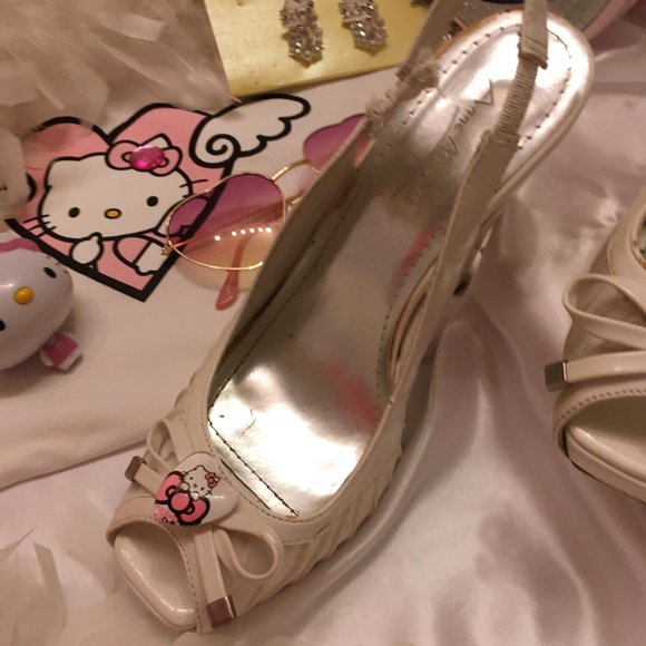 ADORABLE pin up style vintage y2k heels with hello kitty puff hearts! - Picture 10 of 12